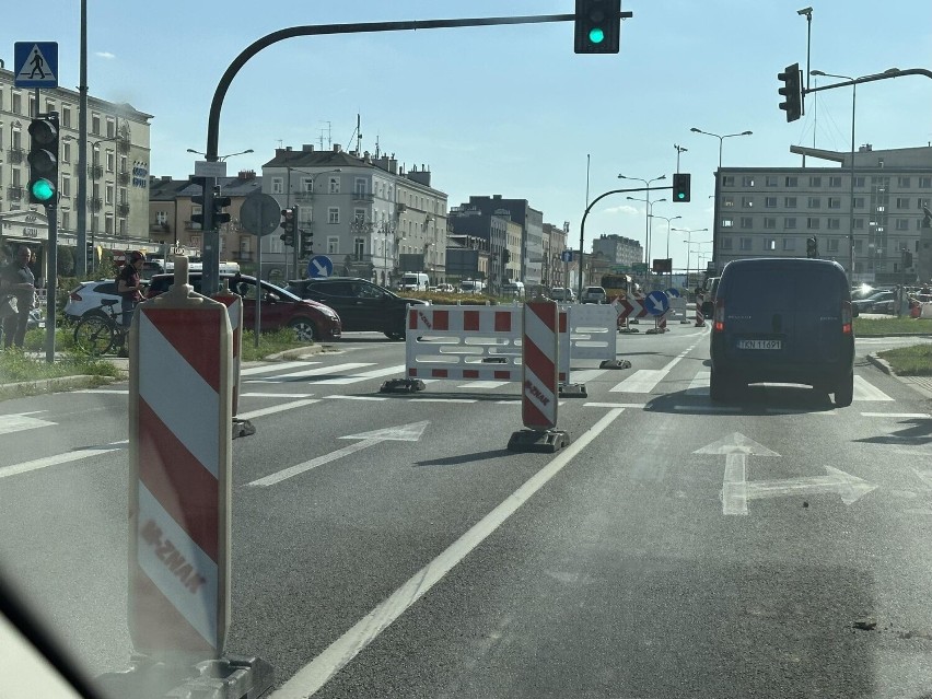 Gigantyczne korki sparaliżowały Kielce. Niespodziewane zamknięcie części ruchliwej jezdni  w centrum 