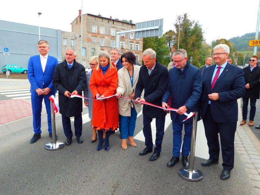 Wałbrzych: Ulica Kamieniecka oficjalnie otwarta po przebudowie [ZDJĘCIA]