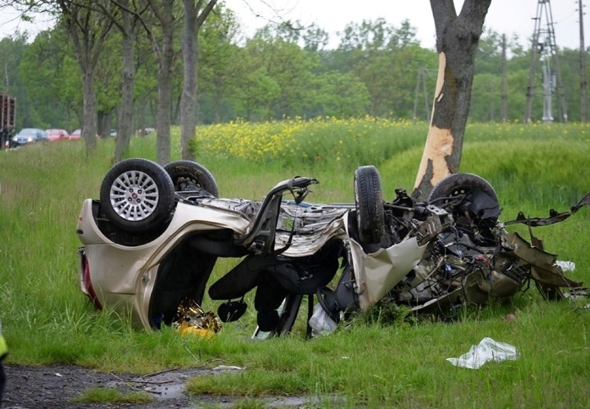 Pokrzywnica. Wypadek na drodze krajowej nr 40 do Kędzierzyna-Koźla. Jedna osoba w ciężkim stanie