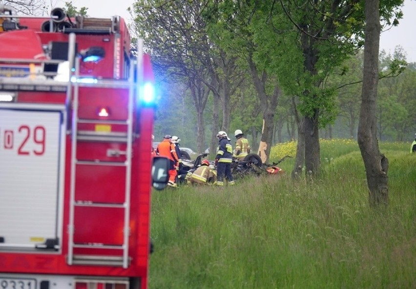 Pokrzywnica. Wypadek na drodze krajowej nr 40 do Kędzierzyna-Koźla. Jedna osoba w ciężkim stanie