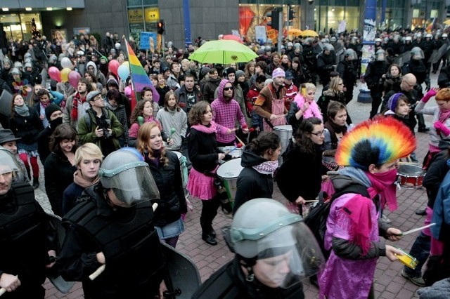 W ubiegłym roku do zadymy nie doszło. Uczestnicy Marszu Równości i kontrmanifestacji zachowali się pokojowo