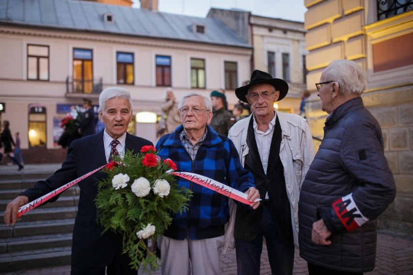 Apel pod Grobem Nieznanego Żołnierza w Tarnowie [ZDJĘCIA]