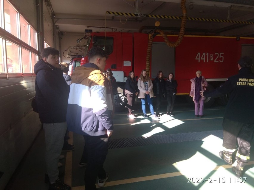 Uczniowie poznawali pracę strażaków z KP PSP w Jaśle