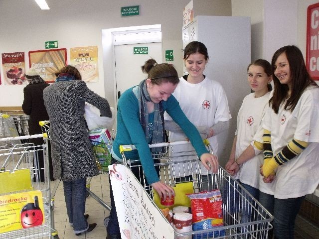 Uczniowie z ZS nr 1 zbierać będą żywność w Biedronkach.