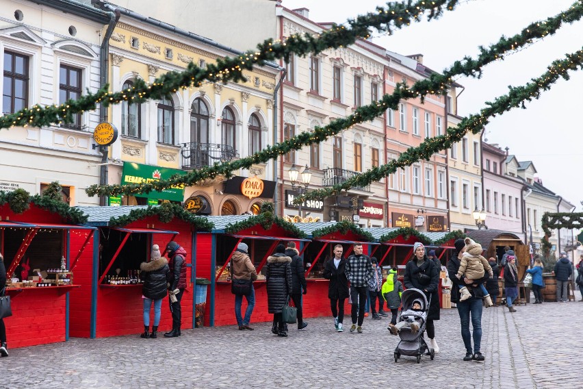 Miasteczko Świąteczne rozbłyśnie na rzeszowskim Rynku już 1 grudnia. Będzie jarmark, Mikołaj i atrakcje dla dzieci