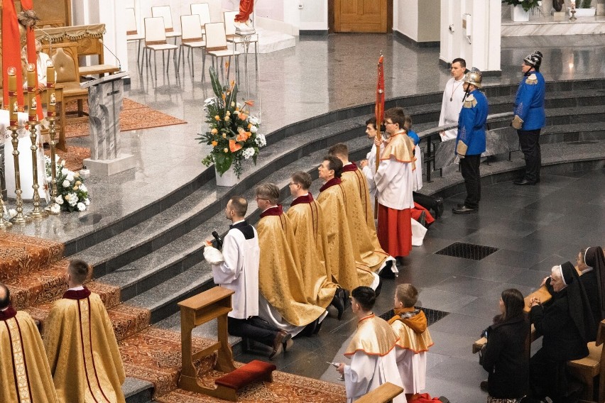 Tłumy wiernych na procesji rezurekcyjnej w Katedrze Rzeszowskiej [WIDEO, ZDJĘCIA]