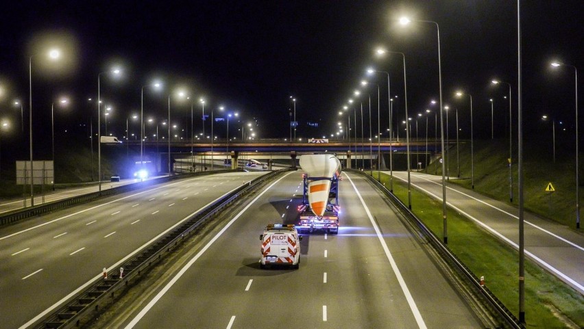 21.05.2020 gdansk
gdanskie obwodnica - nocny transport...