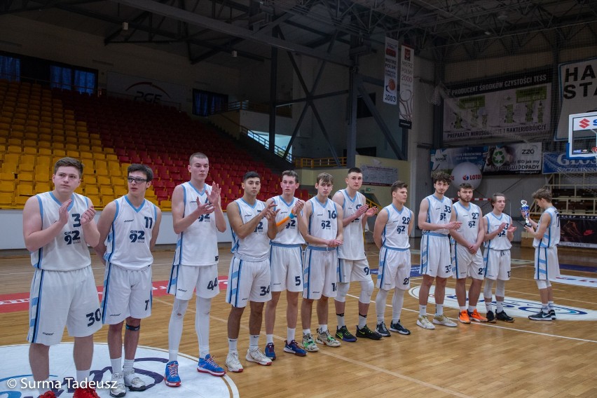 Grali młodzi koszykarze Spójni Stargard. Dramaturgia i wielkie emocje w ćwierćfinale mistrzostw Polski. ZDJĘCIA