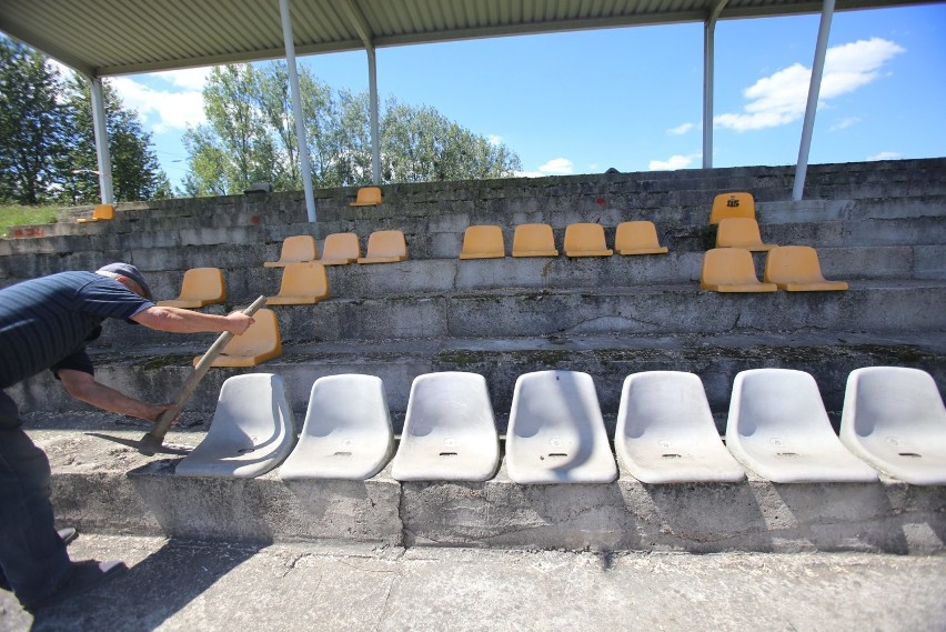 Rozbiórka stadionu Ruchu Radzionków w Bytomiu przy ul....