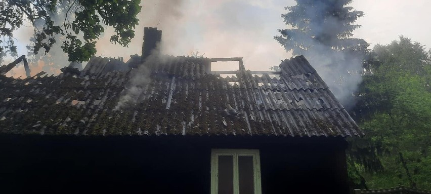 Gmina Żytno. Pożar w Załawiu, budynek zapalił się od pioruna
