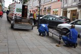 Tarnów. Naprawione ławki wróciły na ulicę Krakowską. Będzie też więcej koszy na śmieci [ZDJĘCIA]