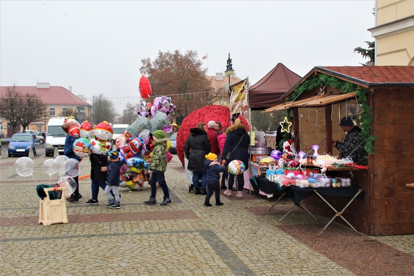 Trwa ostatni dzień Staropolskiego Bożonarodzeniowego Jarmarku w Łęczycy [ZDJĘCIA] 
