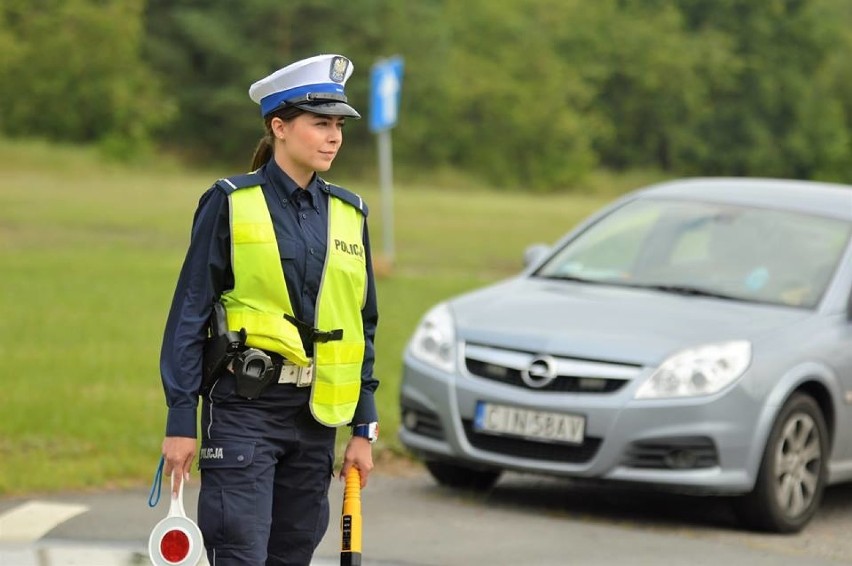 Zobaczcie zdjęcia pięknych policjantek pracujących w...