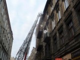 Pożar kamienicy w Łodzi. Ewakuowano 30 osób [wideo]