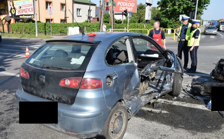 Zderzenie dwóch samochodów na DK6 w Wejherowie. Trzy osoby w szpitalu [ZDJĘCIA]