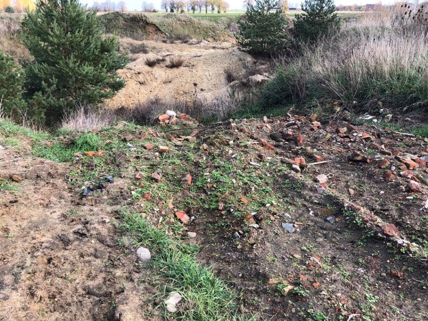 Dzikie wysypisko śmieci w Osetnie