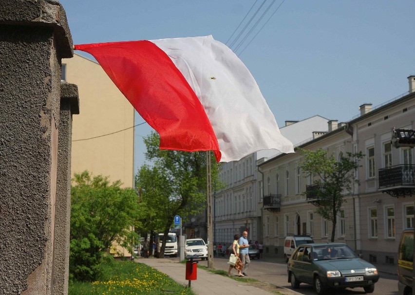 Piotrkowianie wywiesili flagi, aby uczcić dzisiejsze święto