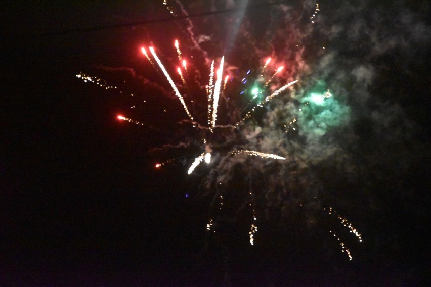 Tysiące fajerwerków rozbłysło nad grodziskim niebem. Hucznie przywitaliśmy Nowy Rok!