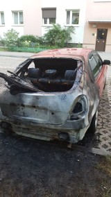 Płonął samochód osobowy w Tomaszowie Maz. i dwie przyczepy z sianem w Chorzęcinie (Foto)