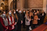 Dzień Wolontariusza. 26 osób z parafii św. Andrzeja w Łęczycy odebrało legitymacje Caritasu