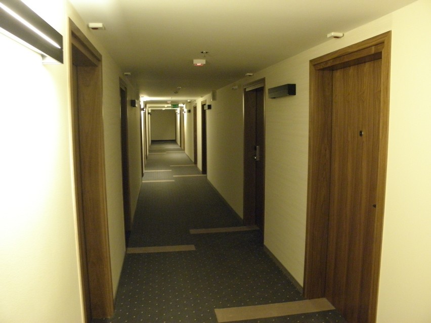Hotel Holiday Inn - korytarz