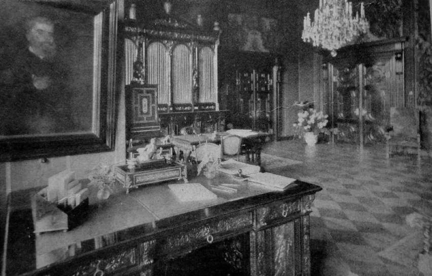 Fotografia z ok. 1908 roku przedstawiająca wnętrze gabinetu książęcego w pałacu w Reptach