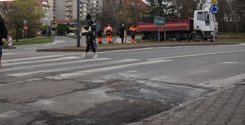 Podpatrzone w Stargardzie. Łatanie placu Wolności 