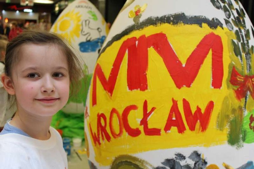 22 marca malowaliśmy wielką jajo giganta. Pomagały nam ...