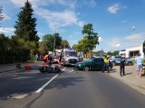 Głogów: Na Kamiennej Drodze osobówka potrąciła motorowerzystę. Został zabrany do szpitala