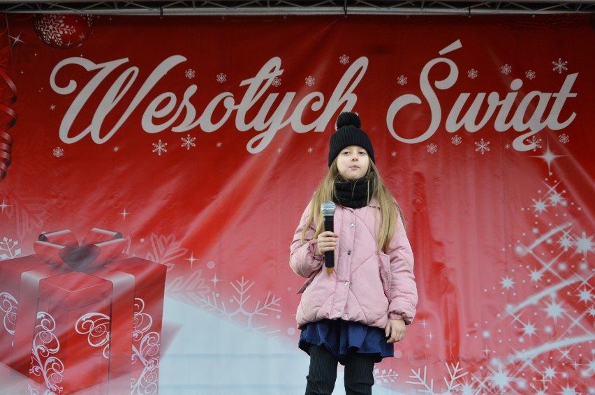 Jarmark Świąteczny na rynku w Bytowie. Chętnych do zdjęcia z Mikołajem nie brakowało (FOTO+VIDEO)
