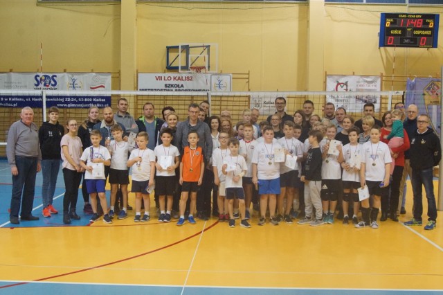 W Kaliszu odbył się mikołajkowy turniej w siatkówce dziewcząt i chłopców