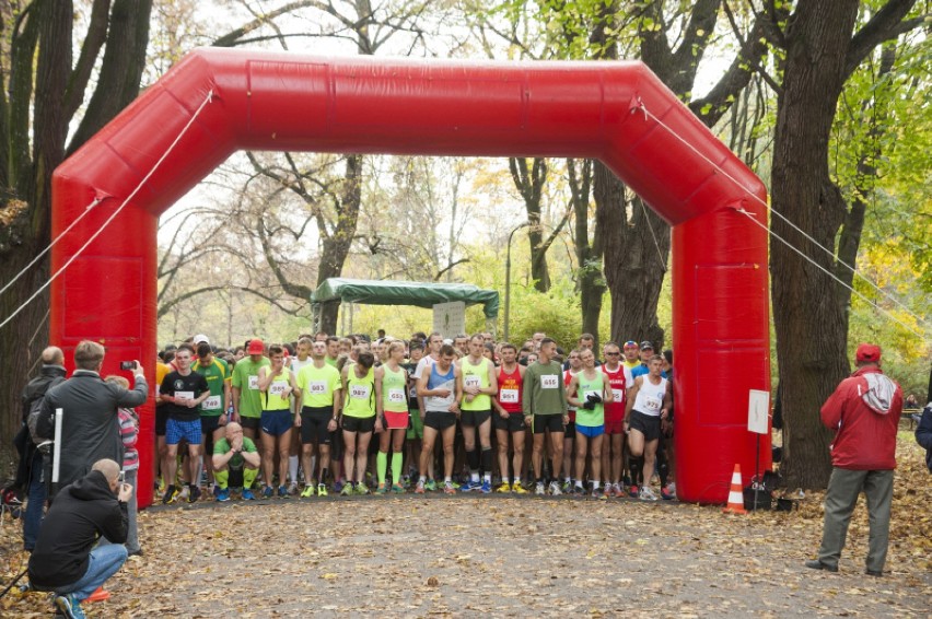 Uczestnicy biegu Praska Dycha - Park Skaryszewski, 20.10.2013