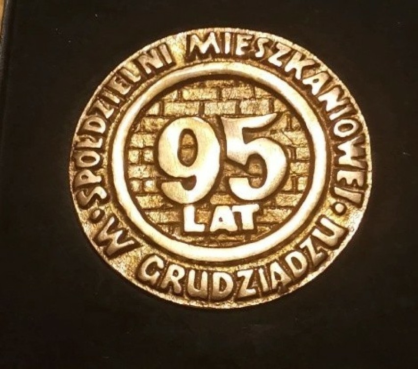 Medal został wybity z okazji rocznicy przypadającej w 1998...