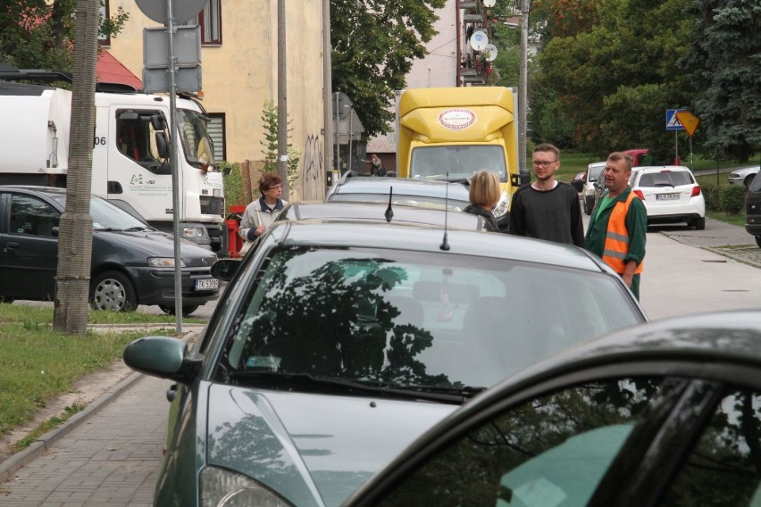 Holowania i mandaty przed sprzątaniem ulicy w Kielcach