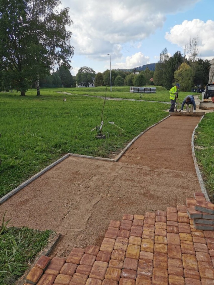 W Lądku-Zdroju powstaje ekologiczny park edukacyjny. Zobacz postęp prac w "Wojtusiowym Parku"