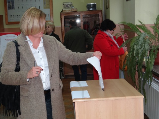 Wybory Prezydenta RP 2020 już w najbliższą niedzielę. Warto więc upewnić się do jakiego obwodu wyborczego należymy w Skierniewicach i w którym budynku mieści się nasz lokal wyborczy. Wystarczy przejrzeć zdjęcia.