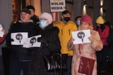 Protest w obronie niezależnych mediów "Wolne media, wolni ludzie..." w Radomsku. ZDJĘCIA, FILM