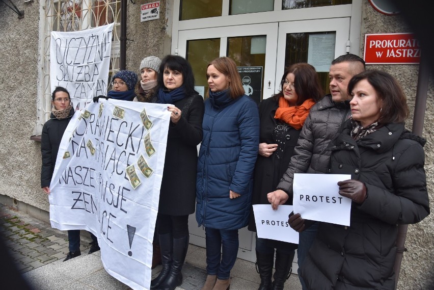 "Morawiecki ma tysiące, nasze pensje żenujące". Protest...