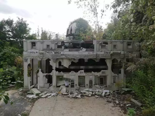 Częstochowa. Opuszczony Park Miniatur niszczeje. Watykan zdewastowany