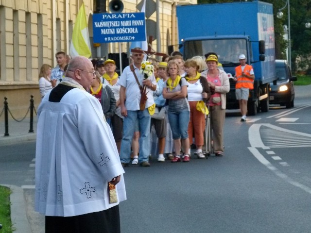 Radomszczańska pielgrzymka ruszyła spod kościoła pw. św. Lamberta wczesnym rankiem 24 sierpnia