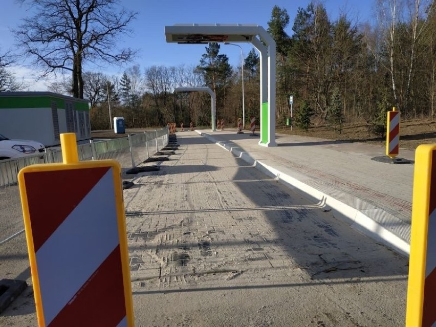 Słupy pantografowe do szybkiego ładowania autobusów...