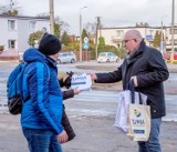 Dnia bez Opakowań Foliowych w Rumi. Urzędnicy wręczali mieszkańcom wielorazowe torby z gadżetami