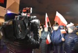 Prawie 100 osób protestowało przed siedzibą TVP3 w Gorzowie