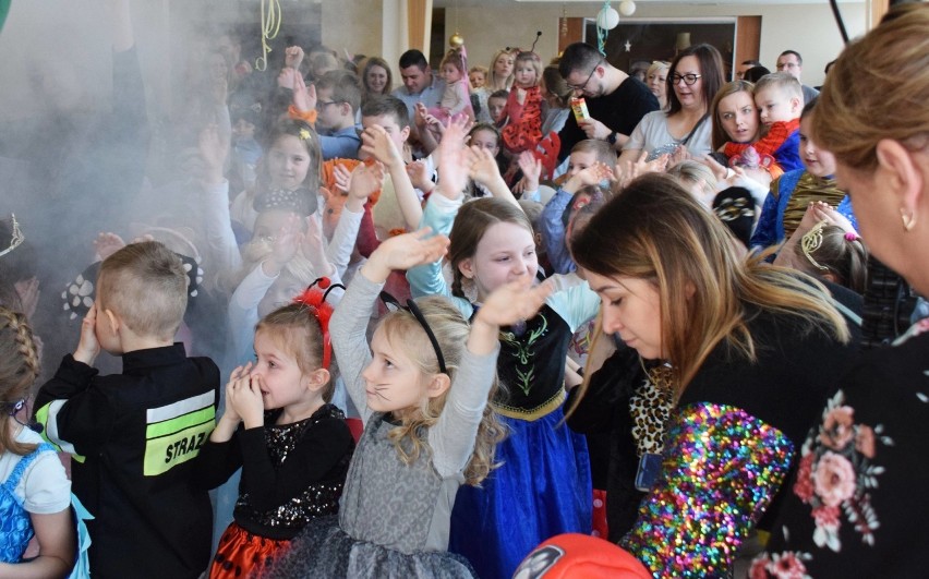 Bal karnawałowy dla dzieci pracowników szpitala w Krośnie.