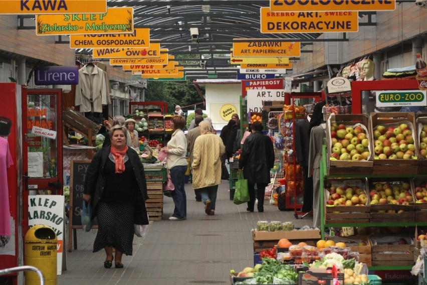 Rok 2010, rynek na placu Górnośląskim.