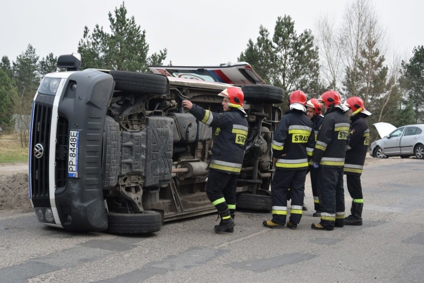 Wypadek karetki na ulicy Przemysłowej w Pile