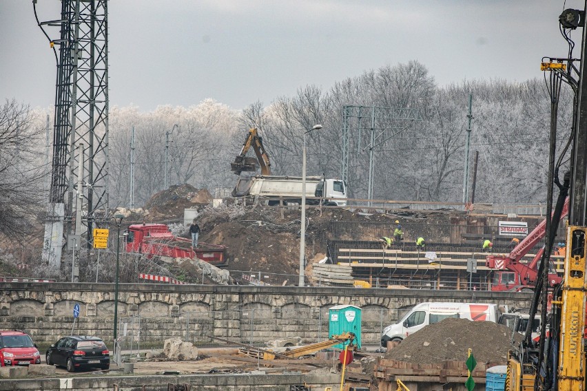 Rosną nowe mosty nad Wisłą w Krakowie. Zobacz, jak postępują prace [ZDJĘCIA]
