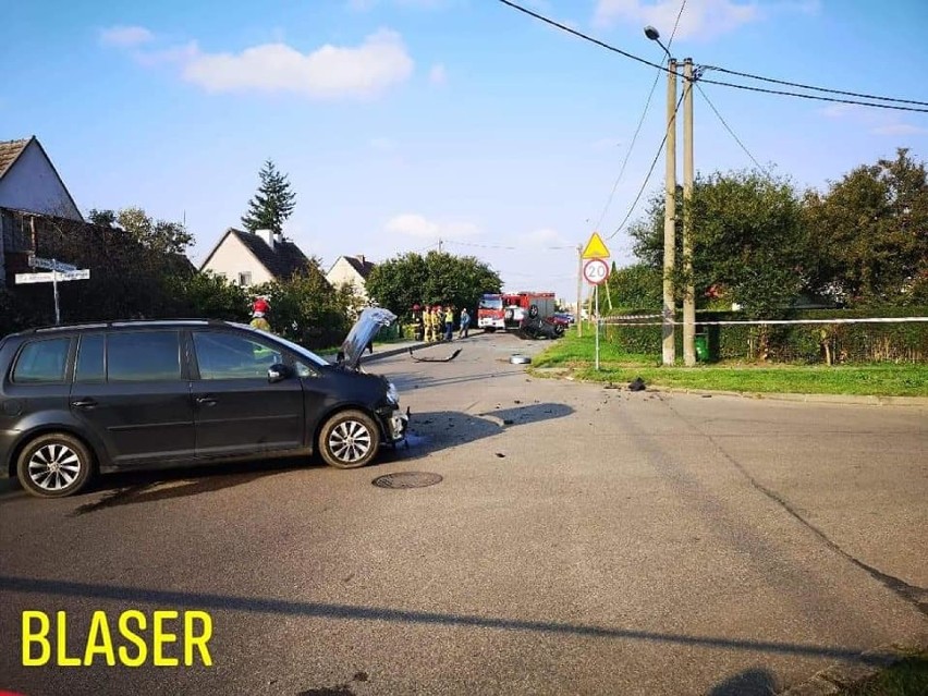 Lębork. Kolizja na Chłopskiej. Auto dachowało 