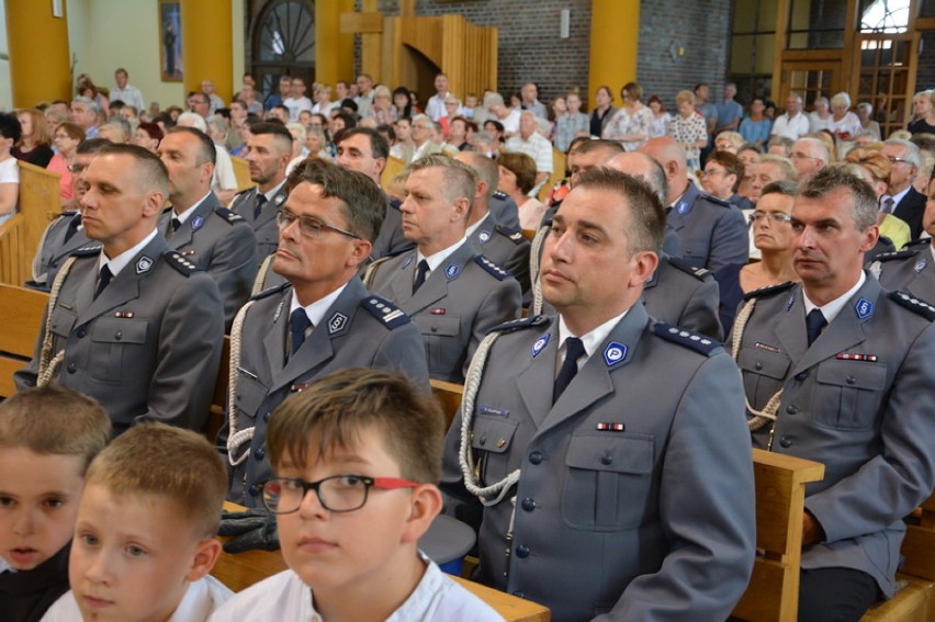 Ksiądz Maciej Grześ został uroczyście pożegnany przez parafian i policjantów [FOTO] 