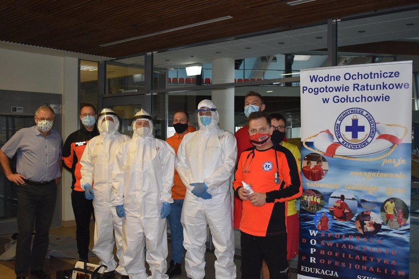 Ratownicy wodni z WOPR Gołuchów przygotowują się do wsparcia personelu medycznego